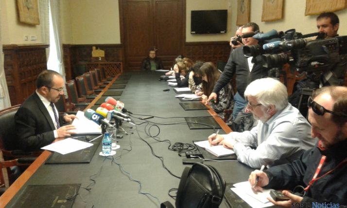 Rey dice que la Diputación funciona con normalidad.