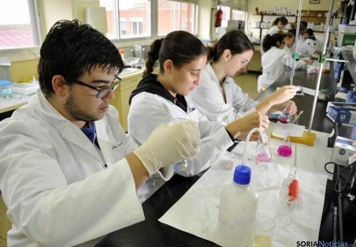 El concurso incentiva entre los alumnos el conocimiento de la química.