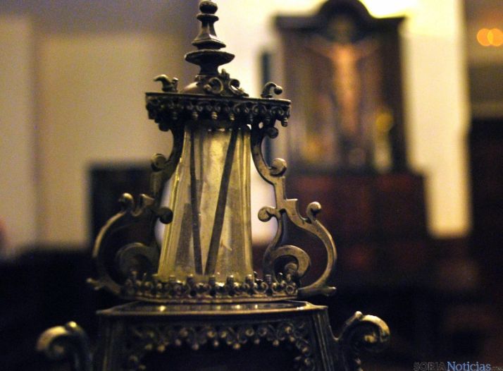 El relicario con las Santas Espinas