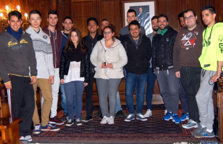 Los estudiantes en el ayuntamiento.