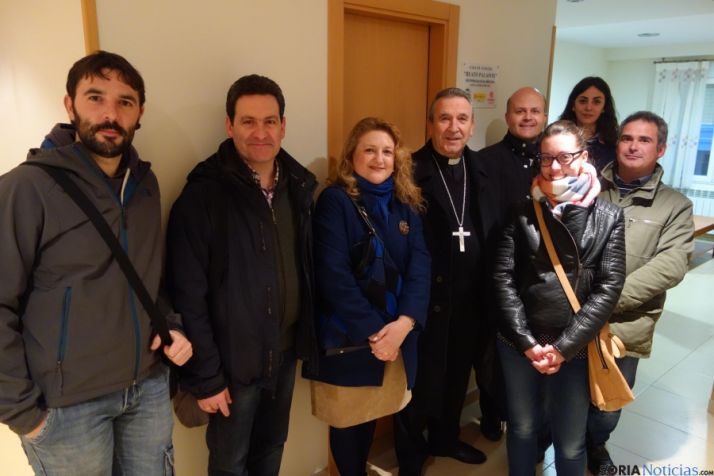 Monseñor Melgar con responsables de Cáritas