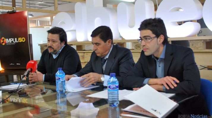 Joaquín Alcalde, (izda.), Carlos Martínez Izquierdo y Sergio Cabrerizo este jueves. / SN