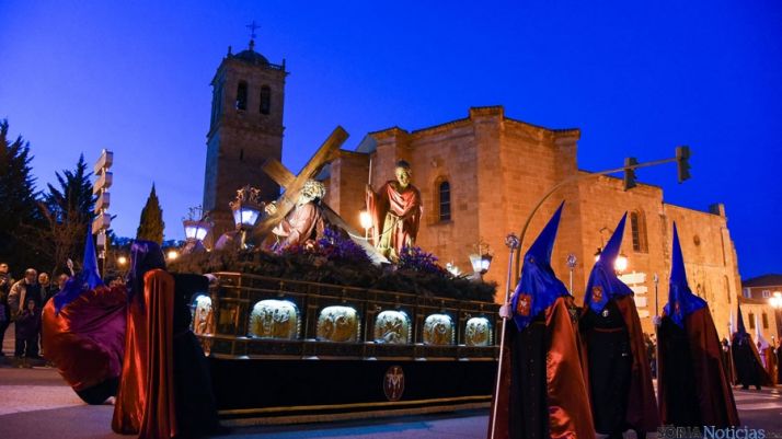 Vía Crucis de la Cofradía de las Caídas de Jesús. /Ana Isla