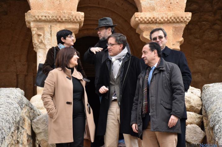 Representantes de la Junta y del Ayuntamiento, en la iglesia de San Miguel
