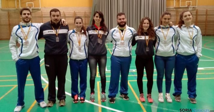 Los jugadores con sus medallas.