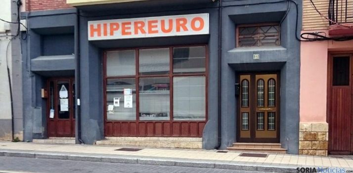 El bazar resgistrado en Ólvega y que hoy tenía el cartel Cerrado hasta el viernes. / SN