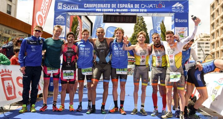 Ganadores duatlón relevos élite masculino. /Ana Isla