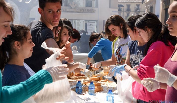 Operación bocata a favor de Manos Unidas. /Ana Isla