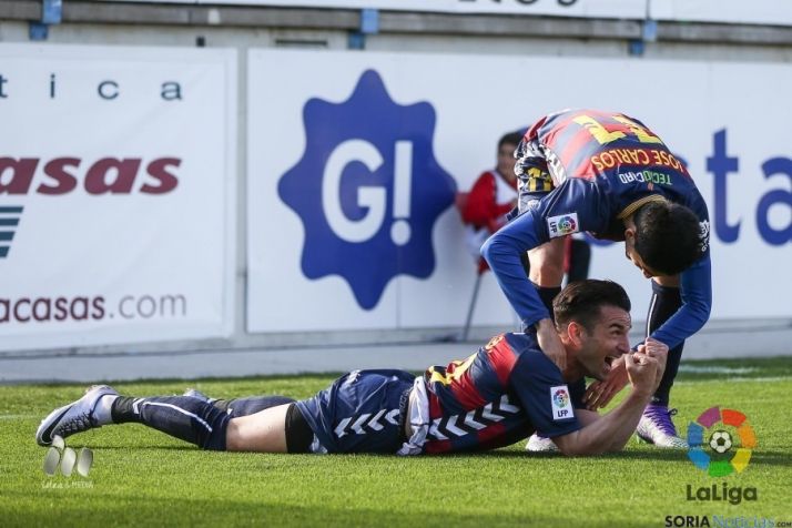 El ex-numantino Natalio celebra el triunfo de La Llagostera.