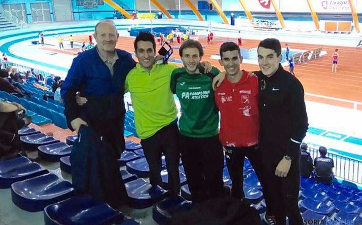 Oliva (izda.) con sus pupilos.