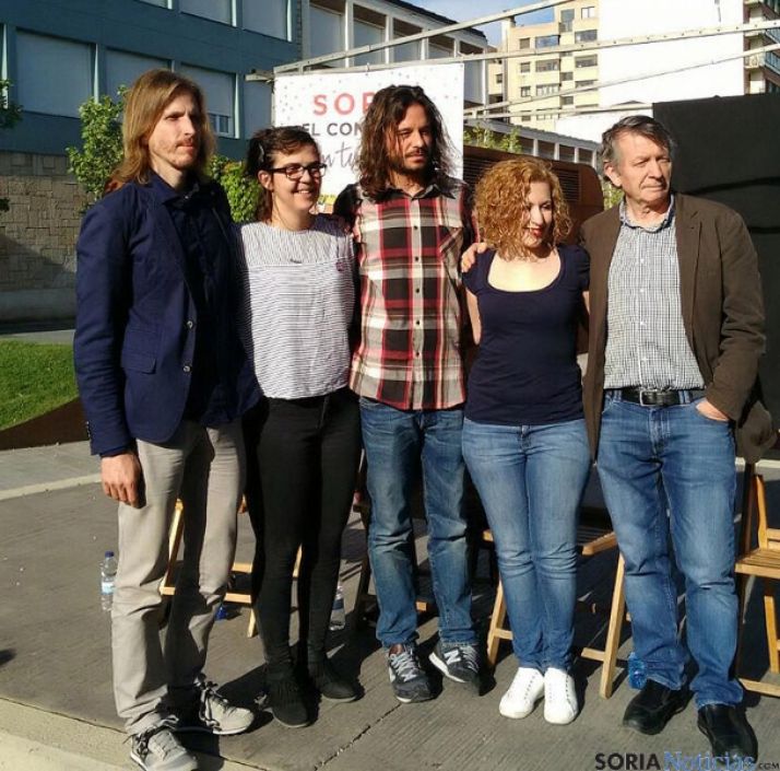 Los ponentes de la formación del círculo./SN