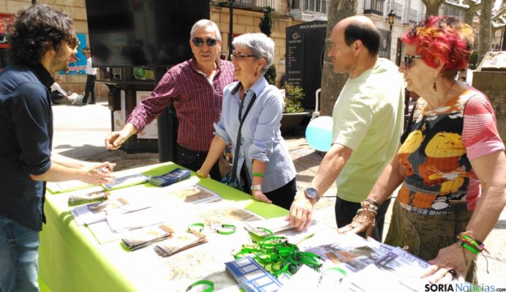 Mesa informativa de Amigos del Numantino