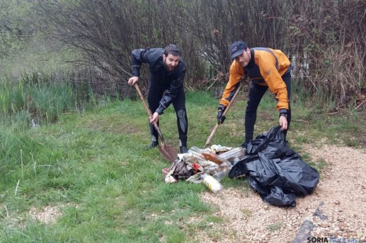 Se ha recogido mucha basura en las márgenes del Duero