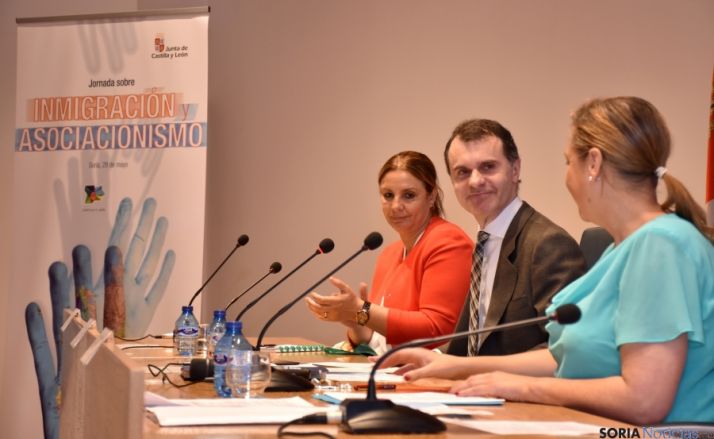Los inmigrantes y la Junta analizan el asociacionismo. /Junta