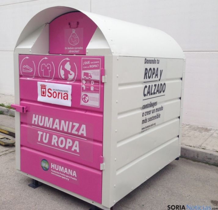 Contenedor de recogida de ropa usada. /Ayto.