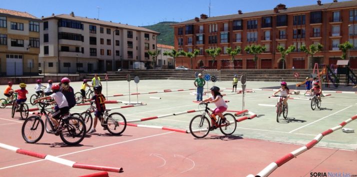 Imagen del patio del colegio olvegueño. / Subdeleg.