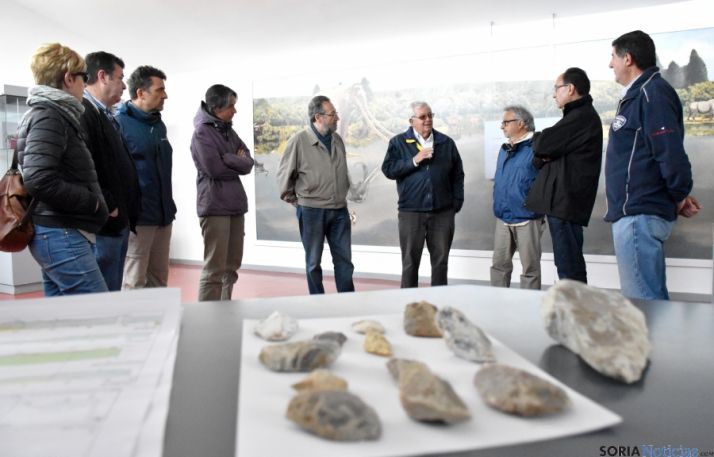 Manuel López con el equipo de Ambrona en las instalaciones del museo