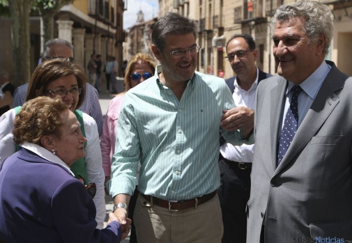 Catalá (ctro.) este lunes en El Burgo./SN