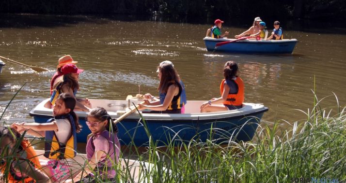 Escolares navegan por el río./Ayto.