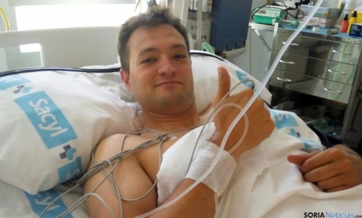 El jugador tras la intervención quirúrgica.