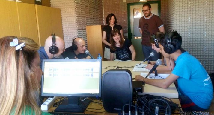 Viyuela (2º izda.) en uno de los programas./Jta.