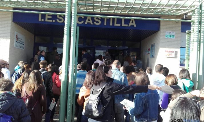 Opositores, en el instituto Castilla. /SN