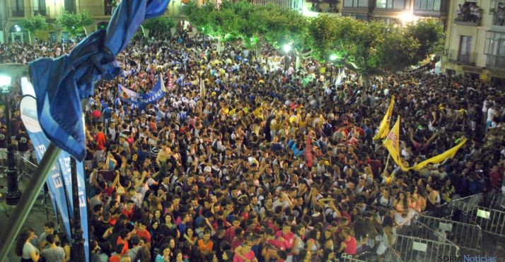 Imagen de la multitudinaria asistencia al Pregón de Fiestas. / SN