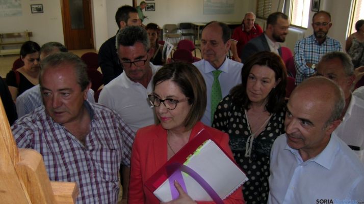 Nieto, en el centro, ante el plano del Canal. / Subdeleg.