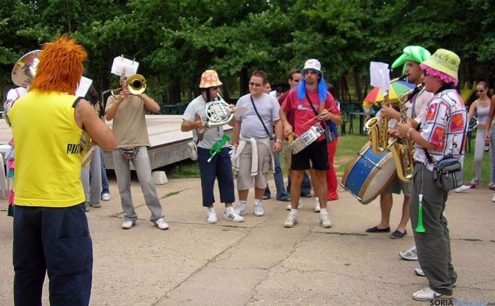 Una charanga juvenil en Almazán.