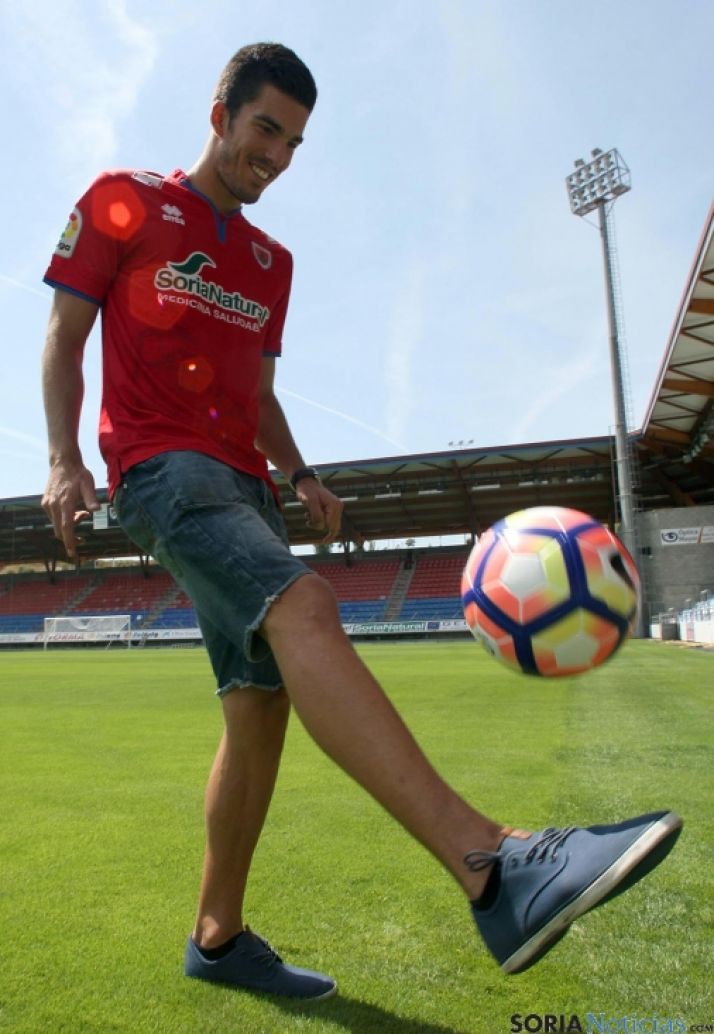 El defensa, en el campo de Los Pajaritos este jueves./SN