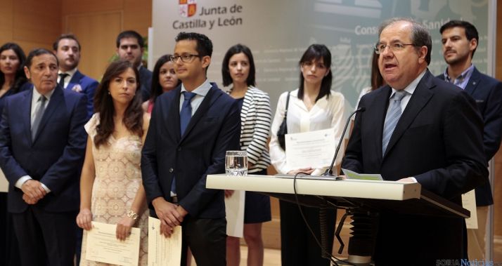 Herrera, este miércoles con el grupo de sanitarios./Jta.