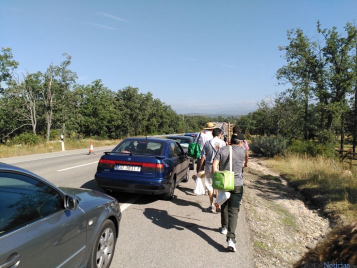 Fila de vehículos para acceder a Valonsadero. /SN