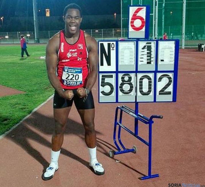 El atleta con su marca.