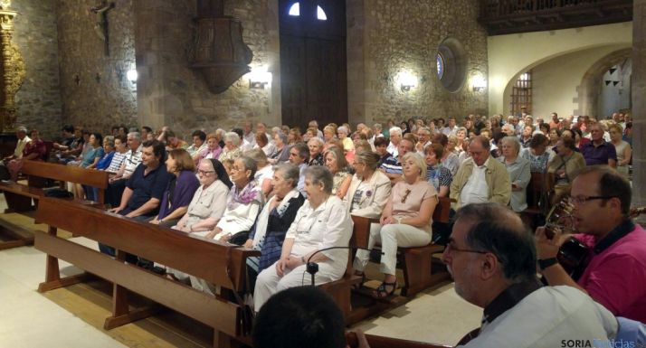 Multitudinario adiós a Carmen Hernández./DOS