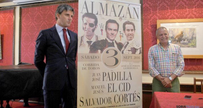 Jorge Buendía (izda.) y José Antonio de Miguel, con el cartel de este año. / SN