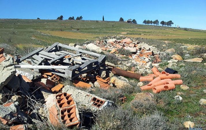 Uno de los vertederos denunciados, cerca de Numancia./ASDEN