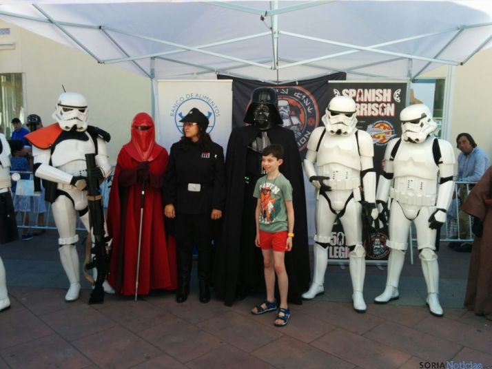 Muchas fotografías con los personajes de la Guerra de las Galaxias