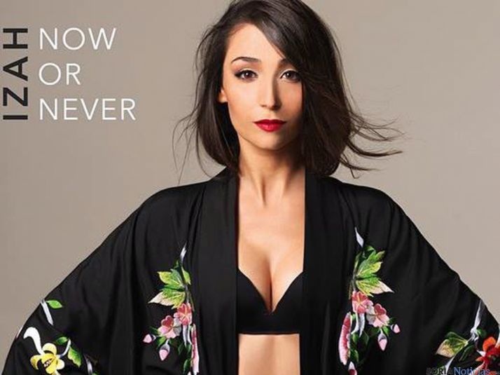 La artista que actúa hoy./Izah