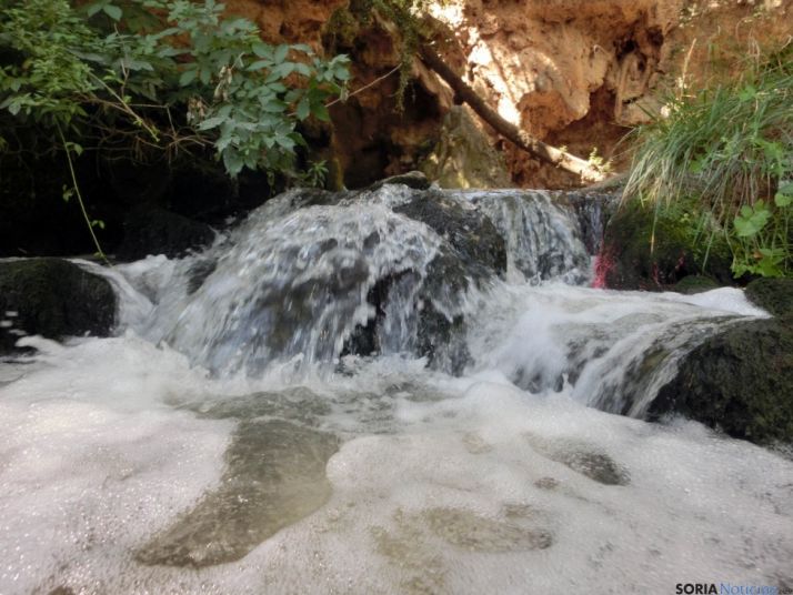 Espuma en el río Val. /Asden