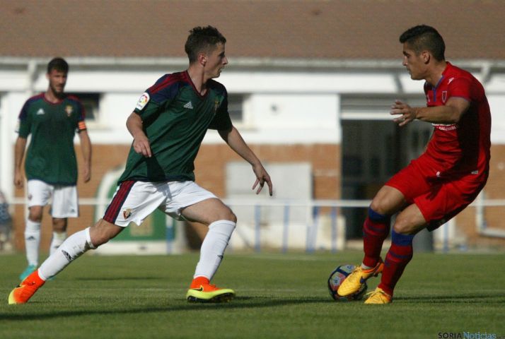Imagen de la tarde de fútbol en Almazán CD Numancia, rojillos