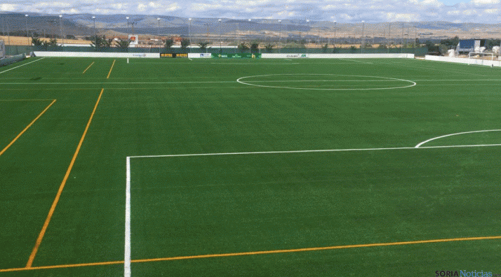 Imagen del nuevo campo de césped artificial del C.D. Numancia.