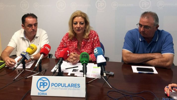 Ascensión Pérez, entre Benito Serrano (izda.), y Fidel Soria. / SN