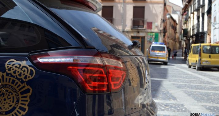 Uno de los coches patrulla este mediodía en Fuente Cabrejas./SN