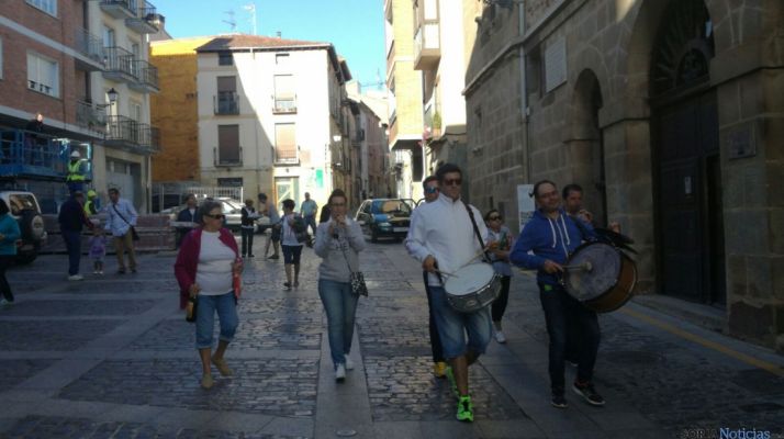Diana de las fiestas de San Pedro a su paso por San Lorenzo.
