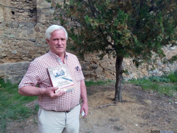 José María Rubio con su libro. /PC