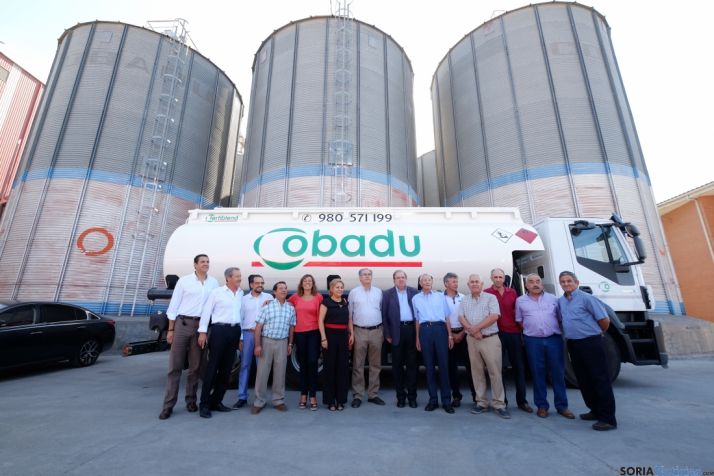 Visita de Herrera a la cooperativa Cobadu. /Junta.