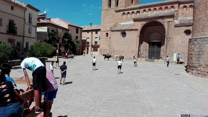 Encierro por la zona del castillo.