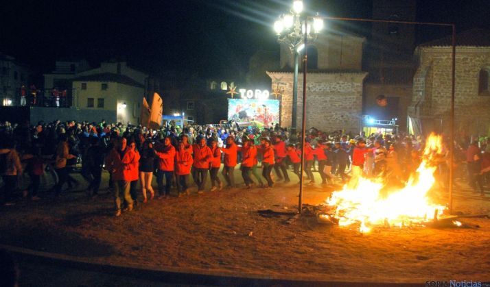 La fogata esta madrugada de jueves./SN