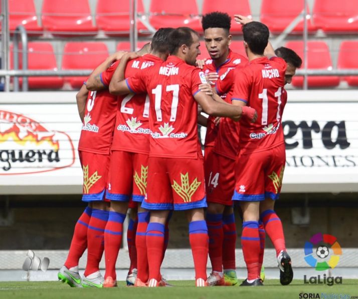 Los rojillos celebran el gol del empate. LFP