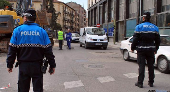 Dos agentes locales en una imagen de archivo./SN